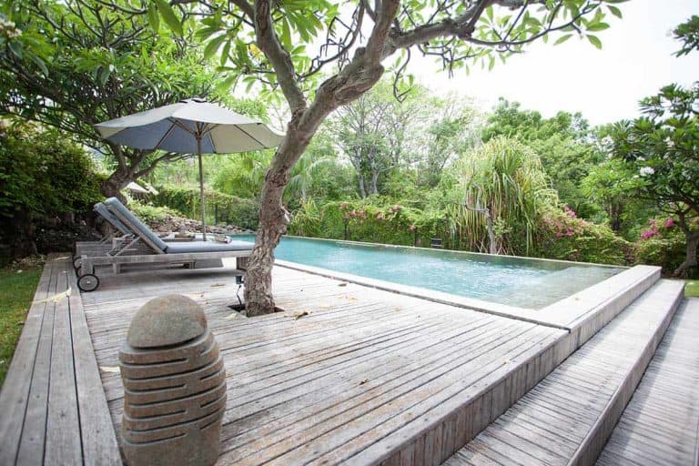 Pool einer Villa auf Bali