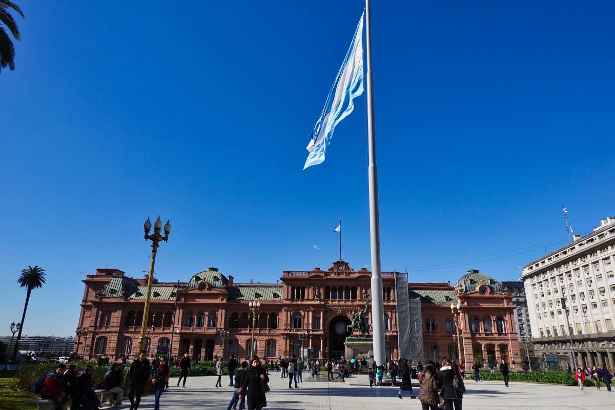 Das rote Gebäude der Casa Rosada in Buenos Aires ist der Sitz und Palast des Staatspräsidenten von Argentinien