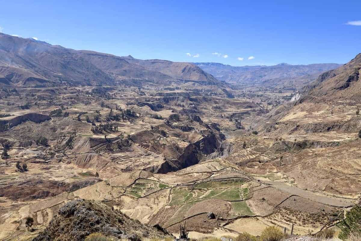 Ausblick über das Tal des Colca Canyon in Peru