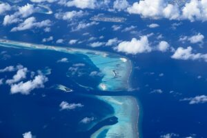 Blick vom Flugzeug auf die Malediven
